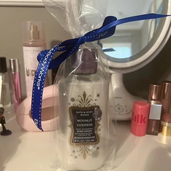 BATH & BODY WORKS Moonlit Goddess Body Lotion - Picture 4 of 4